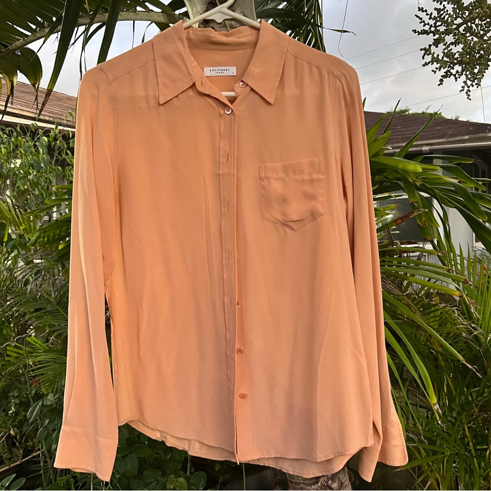 EQUIPMENT Femme peach colored flowy blouse